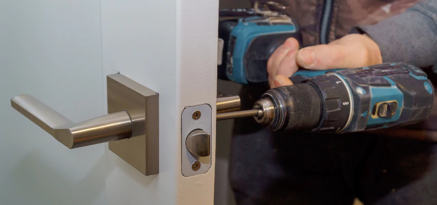 Broken Door Handle Lock Repair in Midway City, California